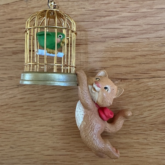 Hallmark Mischievous Kittens Ornament Collectors Series Dated 2000 - Picture 2 of 9
